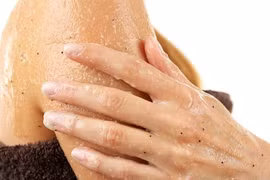 Thói quen khi tắm tưởng vô hại nhưng âm thầm làm mất độ ẩm của da