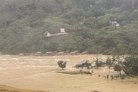 Thác Bản Giốc tạm ngừng đón khách do nước dâng cao, dòng chảy xiết nguy hiểm