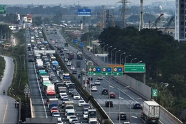 Loại xe nào không phải nộp phí đường bộ từ năm 2026?