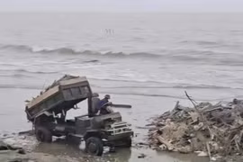 Xác định người đổ rác ra bãi biển nổi tiếng ở Thanh Hóa