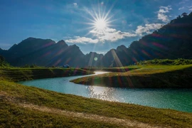 Cuối tuần về Hữu Lũng thư giãn, hái na và cắm trại giữa núi rừng xanh mát