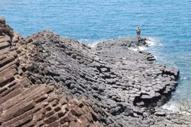 Không xô bồ, không ồn ã, Ghềnh Bàng vẫn hút hồn người mê khám phá