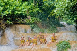 Đổi gió ngày lễ, về Thác Mây ngâm mình trong nước mát, check-in sống ảo