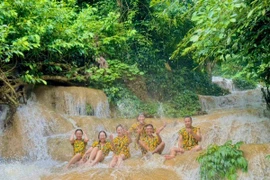 Đổi gió ngày lễ, về Thác Mây ngâm mình trong nước mát, check-in sống ảo