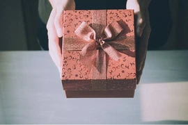 Món quà sinh nhật từ vợ cũ của chồng khiến tôi bàng hoàng 