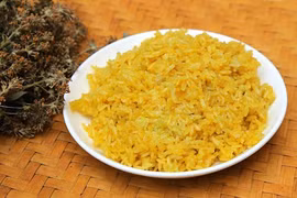 Với mỗi bát xôi vàng rực, du khách như được gần gũi với núi rừng, cảm nhận cuộc sống mộc mạc và tinh tế của người vùng cao. Xôi bjoóc phón không chỉ là món ăn, mà còn là trải nghiệm văn hóa, nơi vị ngon hòa cùng hồn đất trời.