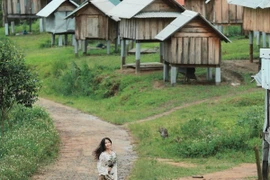 Lạ mắt kho lúa mini ở làng Kon Tu Ma, điểm check-in mới của Măng Đen