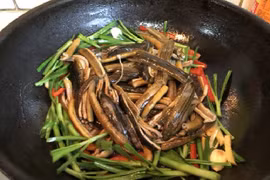 9 món ngon từ rau hẹ giúp quý ông 'giữ lửa' phòng the