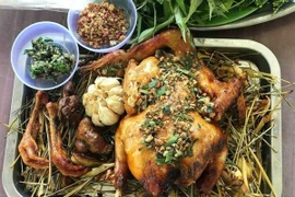 Món gà đặc sản An Giang lạ tên, da giòn thịt mọng, ăn bằng tay mới đúng vị