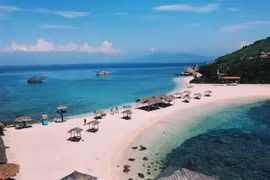 Có gì ở bãi tắm đôi khiến du khách mê mẩn gọi là "Maldives Việt Nam"?