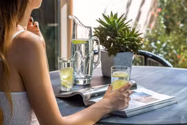 Thói quen uống nước chanh tưởng lợi hóa hại nếu dùng sai cách