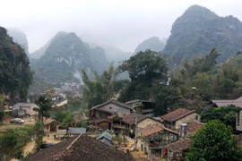 Lên Cao Bằng dịp Tết, lạc bước giữa bản làng đá độc đáo Khuổi Ky