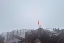 Fansipan rét -3 độ C, băng giá phủ trắng 'nóc nhà Đông Dương'