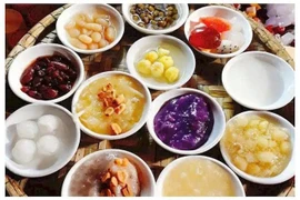 Gợi ý địa chỉ thưởng thức: Chè Hẻm (Hùng Vương), Chè Mợ Tôn Đích (Đinh Tiên Hoàng), Chè Sao (Nguyễn Huệ) đều có hơn 20 loại chè, từ cung đình đến dân gian, giá 10.000 – 20.000 đồng/cốc. Ảnh amthuchue