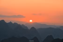 Say đắm ánh hoàng hôn trên cao nguyên đá Mèo Vạc