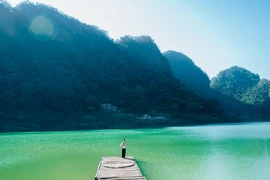 Cao Bằng vào mùa đẹp nhất năm, thác Bản Giốc xanh ngọc níu chân du khách