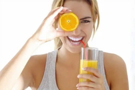 Người cận thị nên ăn gì để giữ mắt khỏe, chậm tăng độ?