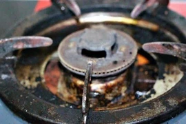 Bí kíp đánh bay rỉ sét bếp gas bằng nước cơm, đơn giản, tiết kiệm