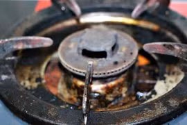 Bí kíp đánh bay rỉ sét bếp gas bằng nước cơm, đơn giản, tiết kiệm