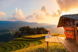 Đồi Móng Ngựa 'toạ độ' ngắm mùa lúa chín siêu thực ở Mù Cang Chải