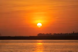 Đình Chèm gây sốt với cảnh hoàng hôn đẹp như tranh vẽ