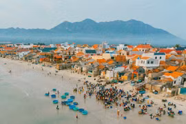 Làng chài Ninh Thủy có gì khiến du khách mê mẩn?