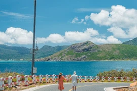 Cung đường 7 km khiến du khách “phải lòng” ngay khi đặt chân đến Côn Đảo