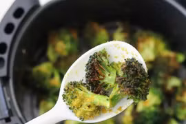 5 thực phẩm dễ làm hỏng nồi chiên không dầu, nên tránh ngay