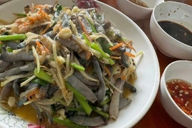 Bông thùa món ngon từ bùn khiến du khách mê mẩn