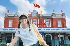 Nhiều du khách chọn đi tàu một chiều, sau đó ở lại khám phá thành phố và quay về bằng phương tiện khác. Tuy nhiên, cũng có không ít người chọn hình thức du lịch “tàu trong ngày” – sáng đi từ Huế vào Đà Nẵng, chiều quay lại, vừa đủ thời gian để thưởng thức một bữa trưa bên sông Hàn, dạo quanh chợ Hàn hay check-in cầu Rồng, sau đó thong thả trở về cố đô khi hoàng hôn buông nhẹ trên đèo. Ảnh hinsama19th