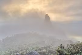 Trekking đỉnh Chư Mư ngắm hòn Vọng Phu, tự túc hay đi tour?