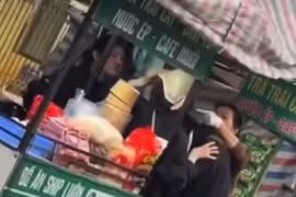 Công an vào cuộc vụ hành hung hai cô gái sau tranh cãi tiền gửi xe 