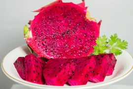 Cách làm giấm thanh long đỏ giúp đẹp da, ngừa táo bón