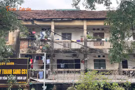 Sống trong khu tập thể 'nứt toác' ở Hà Nội, người dân mong ngày dỡ bỏ