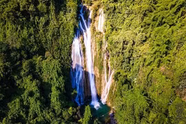 Thác Khuổi Nhi đẹp mê hồn, xuất hiện trong phim Thám tử Kiên