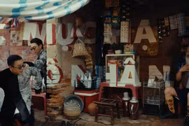 Cùng Soobin Hoàng Sơn khám phá loạt điểm đến trong MV 'Mục hạ vô nhân'