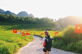 Về Pù Luông mùa lúa chín, ngắm cung đường chữ S uốn lượn giữa 'biển vàng'