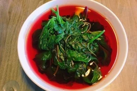 Loại rau luộc nước "đỏ như máu", có nhiều lợi ích sức khỏe