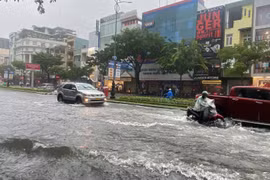 Miền Trung sắp mưa đặc biệt lớn trên 900mm, Bắc Bộ chuyển lạnh từ 21/10