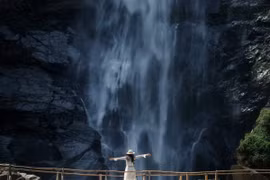 Háng Tề Chơ thác nước hoang sơ níu chân du khách ưa khám phá