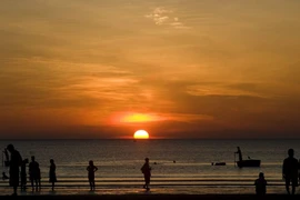 Cửa Tùng điểm đến lý tưởng cho chuyến cắm trại cuối tuần