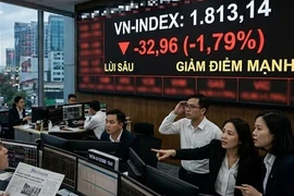 VN-Index lại rơi tự do gần 33 điểm