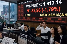 VN-Index lại rơi tự do gần 33 điểm