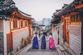 Việt Nam tiếp tục nằm trong nhóm thị trường được Hàn Quốc ưu tiên. Năm 2025, khoảng 550.000 lượt khách Việt đã đến Hàn Quốc, tăng 9% so với năm trước. Mục tiêu trong năm 2026 là nâng con số này lên khoảng 600.000 lượt, vượt thời điểm trước dịch. Ảnh KKday