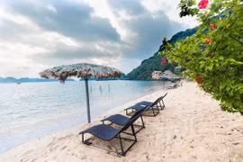 Ẩn mình giữa vịnh Lan Hạ, đảo Cát Ông hút du khách ưa khám phá