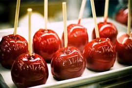 Tự làm kẹo táo caramel đơn giản tại nhà, ngọt ngào đón Halloween