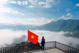 Không ồn ào, náo nhiệt, cung đèo này chinh phục du khách bằng vẻ đẹp nguyên sơ, khoáng đạt và những khoảnh khắc thiên nhiên tinh khôi vào mỗi sớm mai.