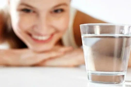 Uống một ly nước này trước khi ngủ, vòng eo nhẹ nhõm hơn mỗi sáng
