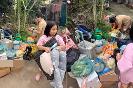 Gia đình Hà Nội mang cả “quán tạp hóa” đi Hạ Long nghỉ dưỡng