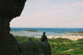 Rủ nhau ra đảo Phú Quý ăn hải sản tẹt ga, check-in mỏi tay